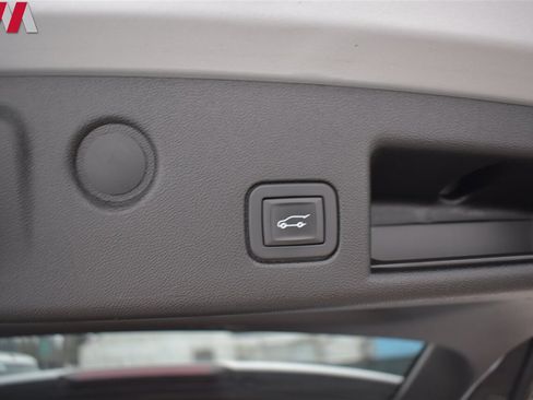 Used 2018 Chevrolet Equinox LT image 26