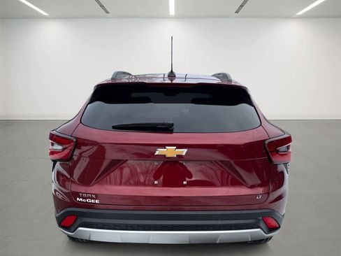Used 2025 Chevrolet Trax LT w/ Driver Confidence Package image 5