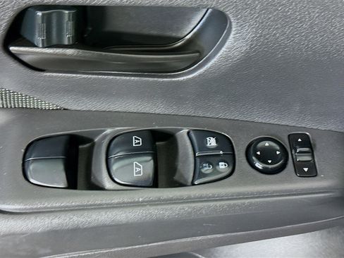 Used 2020 Nissan Kicks S image 24