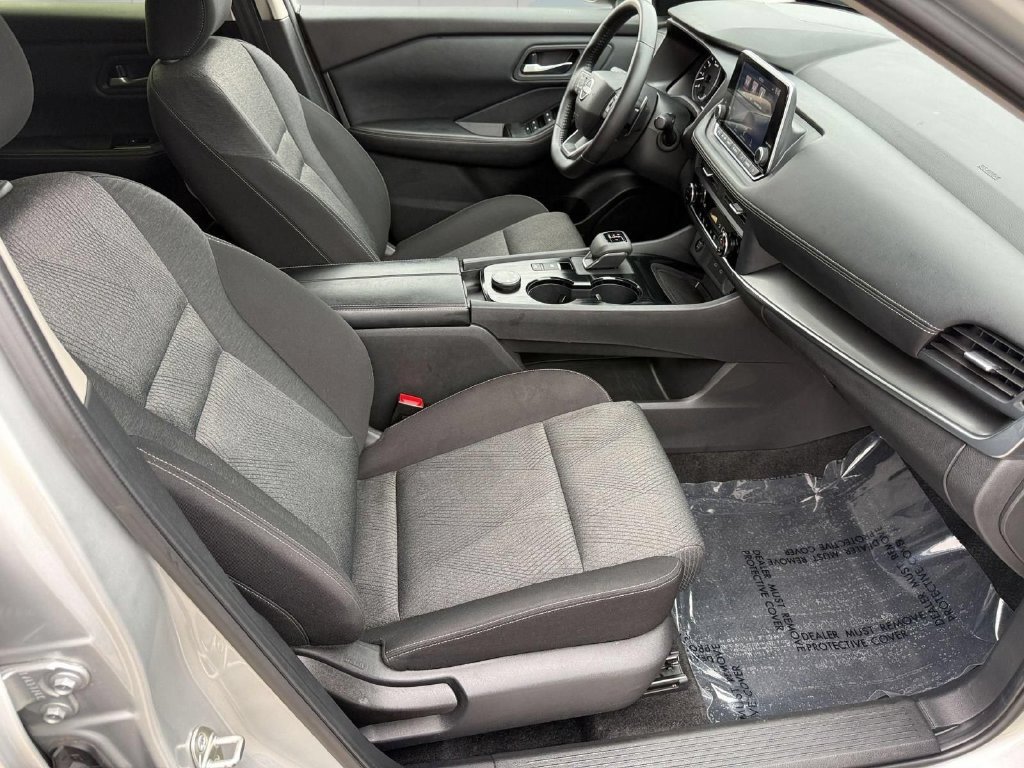 Used 2025 Nissan Rogue SV AWD/4WD image 30
