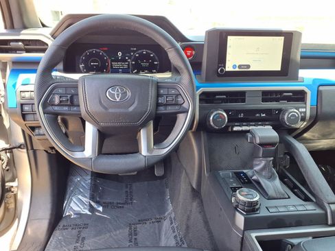 Certified 2025 Toyota Tacoma TRD Off-Road AWD/4WD image 8