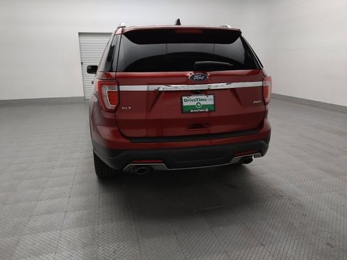 Used 2018 Ford Explorer XLT image 6