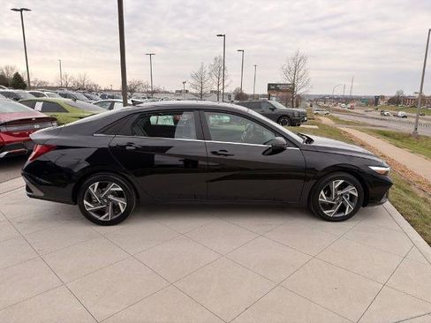 Used 2025 Hyundai Elantra Limited w/ Cargo Package image 6