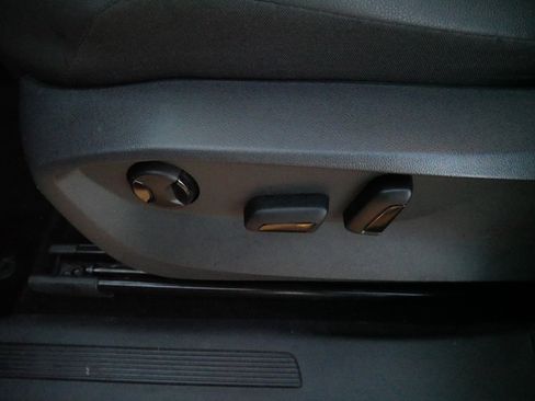 Used 2022 Volkswagen Tiguan SE image 20