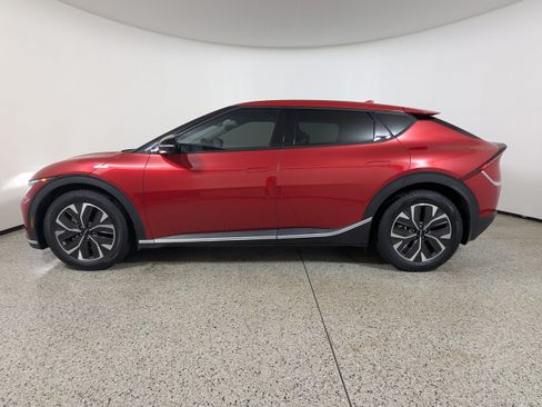 Used 2024 Kia EV6 Light RWD image 4