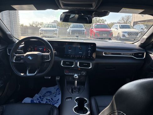 Used 2025 Ford Mustang Premium image 18