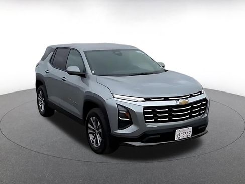 Used 2025 Chevrolet Equinox LT AWD/4WD image 3