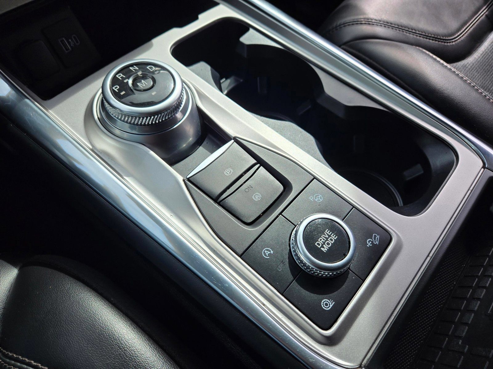 Used 2020 Ford Explorer Platinum w/ Premium Technology Package AWD/4WD image 19