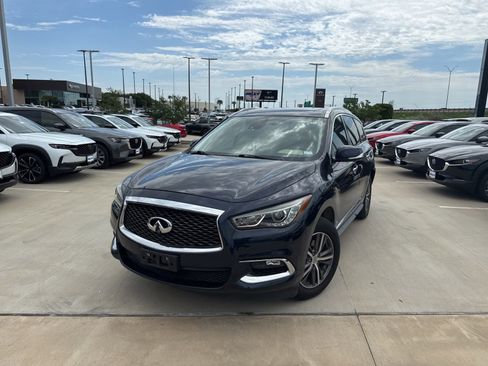 Used 2019 INFINITI QX60 Luxe w/ Essential Package FWD image 2
