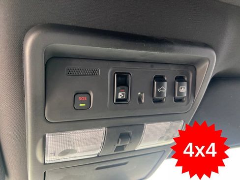 Used 2021 Nissan Titan PRO-4X w/ Pro-4x Convenience Package AWD/4WD image 18