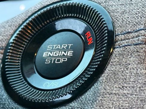 Used 2024 Jeep Compass Latitude image 23