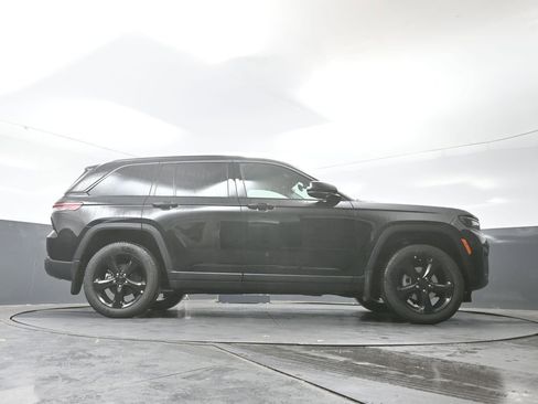 New 2026 Jeep Grand Cherokee Limited w/ Limited Altitude Package image 38