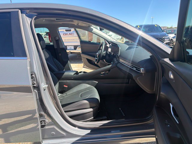Used 2026 Hyundai Elantra Limited w/ Cargo Package FWD image 25