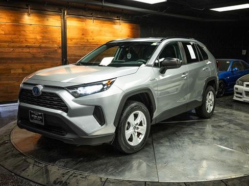 Used 2021 Toyota RAV4 LE image 2
