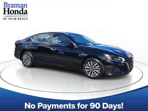 Used 2023 Nissan Altima 2.5 SV image 1