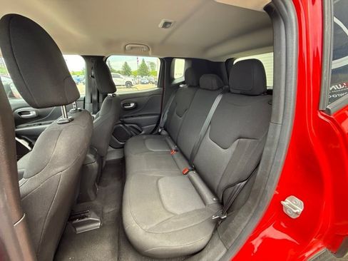 Used 2023 Jeep Renegade Latitude AWD/4WD image 15