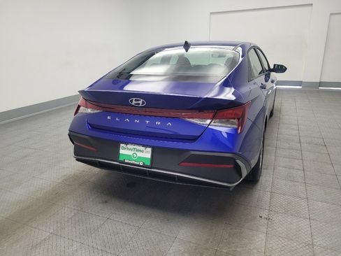 Used 2025 Hyundai Elantra SE FWD image 7