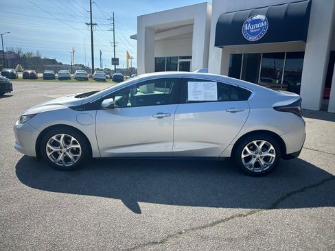 Used 2018 Chevrolet Volt Premier w/ Driver Confidence Package image 2