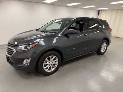 Used 2019 Chevrolet Equinox LS w/ LS Convenience Package FWD image 1