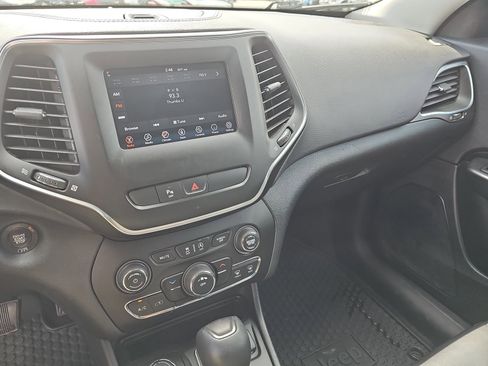 Used 2019 Jeep Cherokee Latitude Plus w/ Cold Weather Group image 20