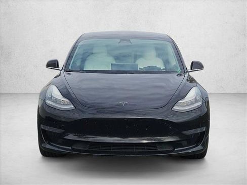 Used 2019 Tesla Model 3 Standard Range Plus image 2