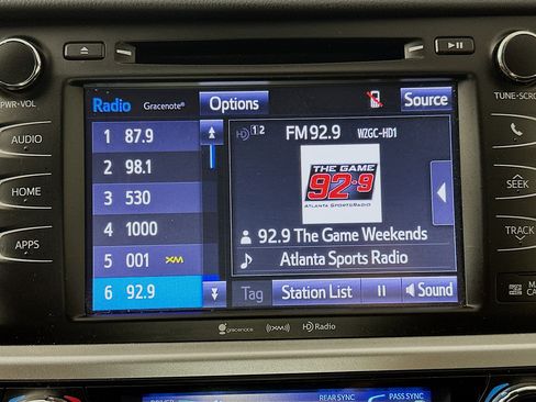Used 2019 Toyota Highlander SE FWD image 21