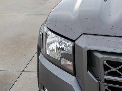 Used 2023 Nissan Frontier SV AWD/4WD image 7