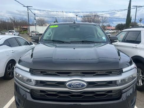 Used 2022 Ford Expedition XLT image 2