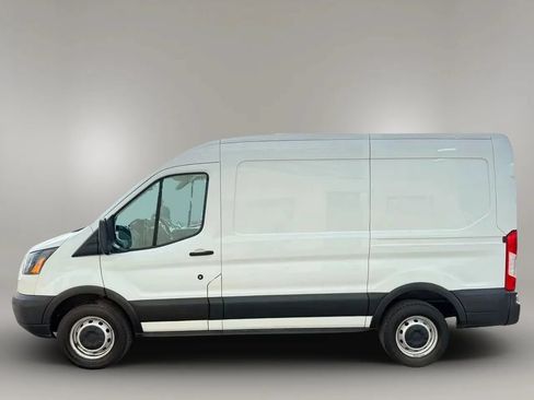 Used 2019 Ford Transit 250 130 Medium Roof RWD image 4