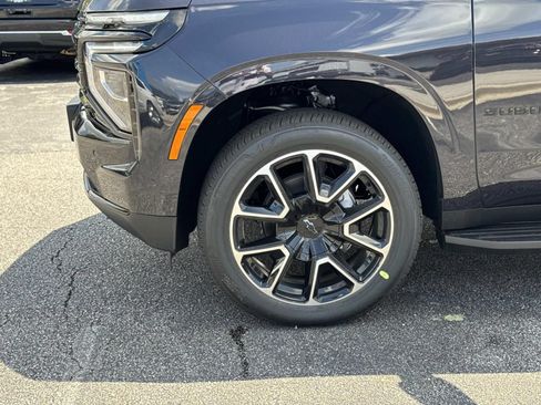 New 2026 Chevrolet Suburban RST w/ RST Capability Package AWD/4WD image 8
