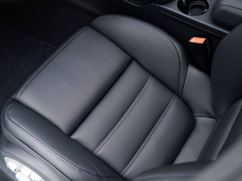 Certified 2026 Porsche Macan Turbo AWD/4WD image 17