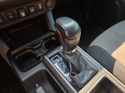 Used 2022 Toyota Tacoma TRD Off-Road w/ Technology Package AWD/4WD image 39