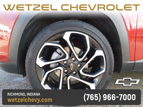 Used 2025 Chevrolet Trax RS w/ Sunroof Package FWD image 10