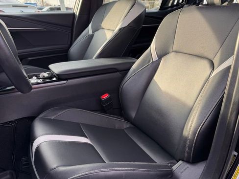 Used 2025 Toyota Camry SE image 10