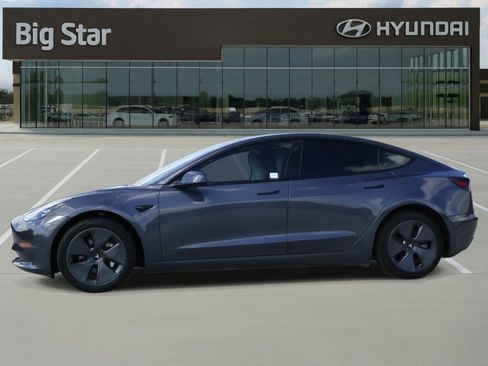 Used 2023 Tesla Model 3 Standard Range image 2