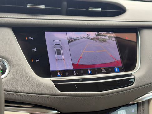 Used 2022 Cadillac XT5 Premium Luxury w/ Technology Package AWD/4WD image 18
