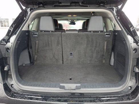 Used 2025 Toyota Highlander XLE image 32