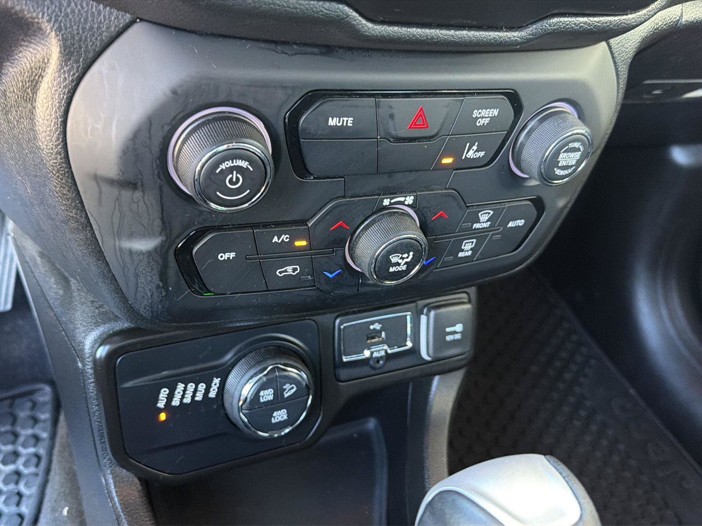 Used 2023 Jeep Renegade Trailhawk AWD/4WD image 27