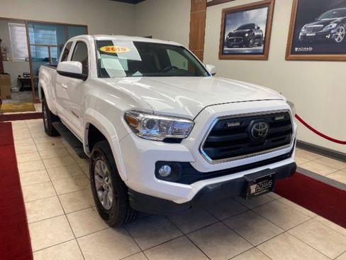 Used 2019 Toyota Tacoma SR5 image 1