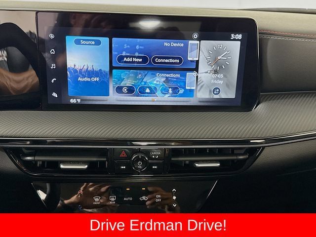 Used 2025 Nissan Kicks SR FWD image 19