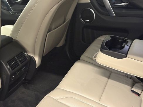 Used 2020 Land Rover Discovery Sport SE image 21