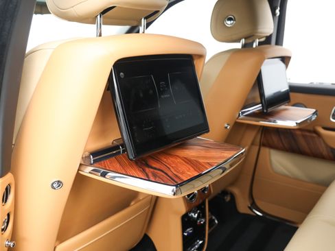 Used 2022 Rolls-Royce Cullinan image 38