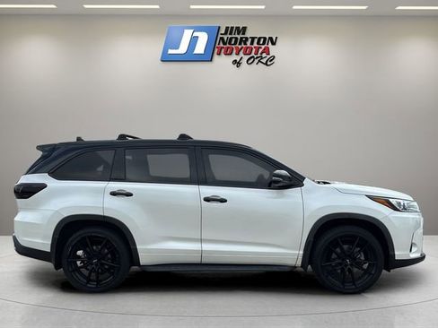 Used 2019 Toyota Highlander Limited FWD image 4