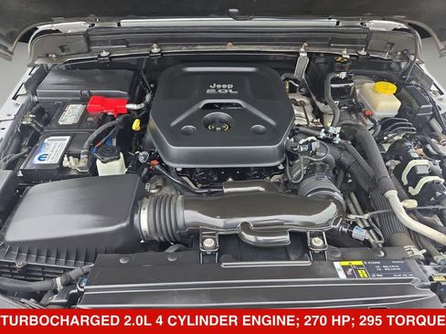 Used 2018 Jeep Wrangler Unlimited Sahara w/ Dual Top Group AWD/4WD image 13