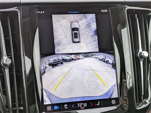 Used 2024 Volvo XC60 B5 Plus image 25