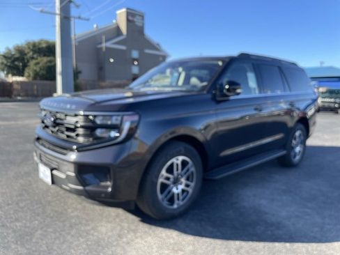 New 2025 Ford Expedition Active image 2