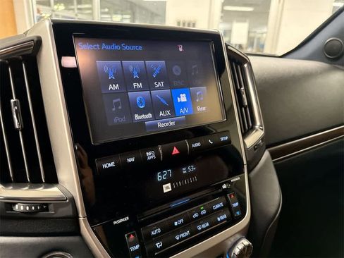 Used 2016 Toyota Land Cruiser image 33