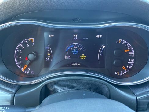Used 2020 Jeep Grand Cherokee Altitude image 25