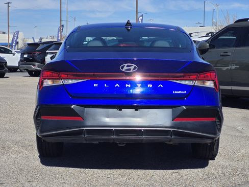 Certified 2025 Hyundai Elantra Limited image 7