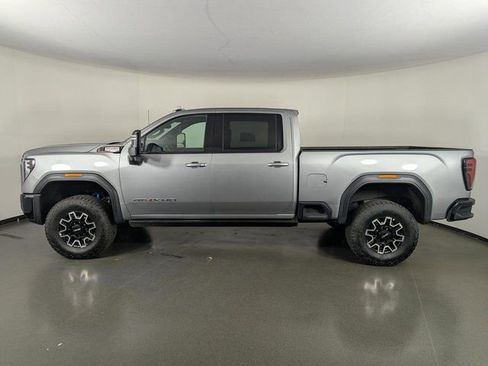 Used 2025 GMC Sierra 2500 AT4X image 5